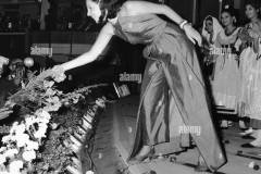 ornella-vanoni-festival-di-napoli-1964-RP19MX