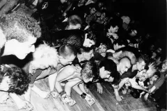 moda-anni-80-tanti-ragazzi-punk-min.jpg